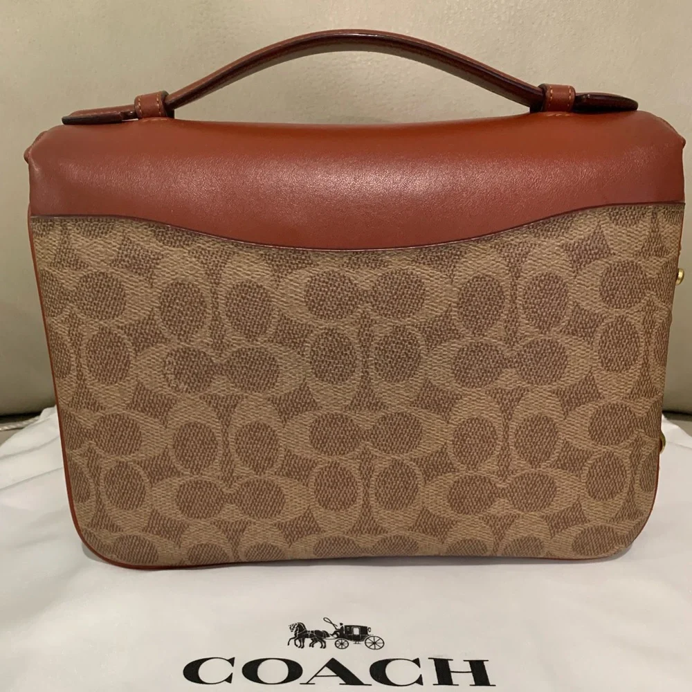 Coach Coated Canvas Signature Cassie Crossbody - Picture 2 of 9